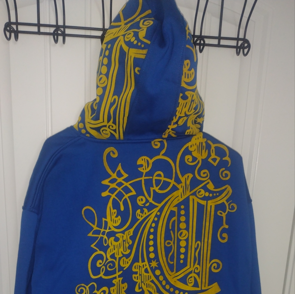 Australian COOGI BLUE WITH BEAUTIFUL YELLOW EMBROIDERY...LAKER COLORS!